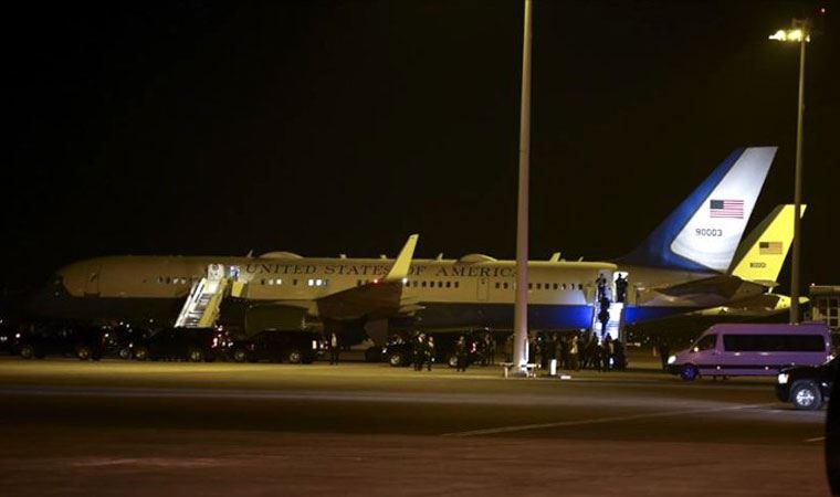 ABD Başkan Yardımcısı Uçağına Kuş Çarptı