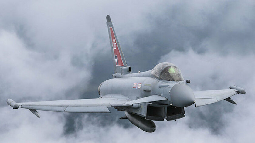 ingiliz savaş uçakları devriyede