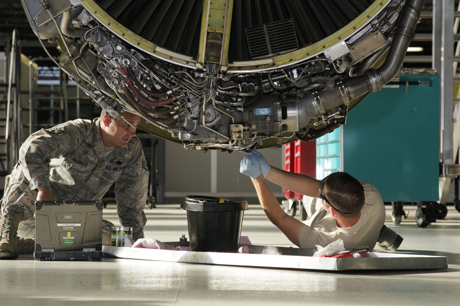 uçak-motor-teknisyeni-19